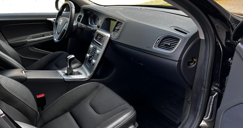 Volvo V60 cena 48500 przebieg: 178000, rok produkcji 2015 z Katowice małe 667